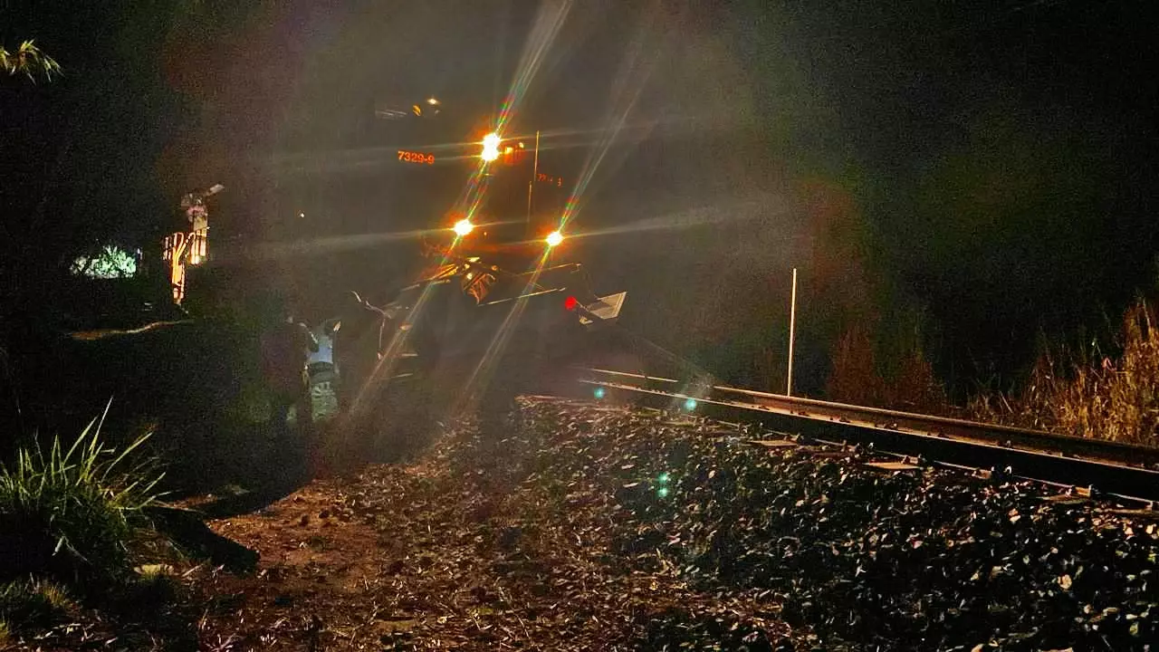 Caminhonete é atingida por trem em Ewbank da Câmara